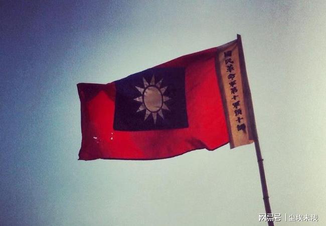 肤色长袖衬衣，这样一身既优雅又时尚的穿搭你会喜欢么？游戏画面