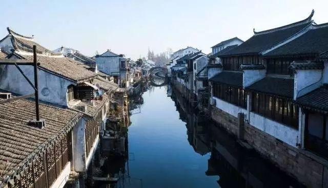 陈巴尔虎旗人民法院为民撑起“暖心伞”